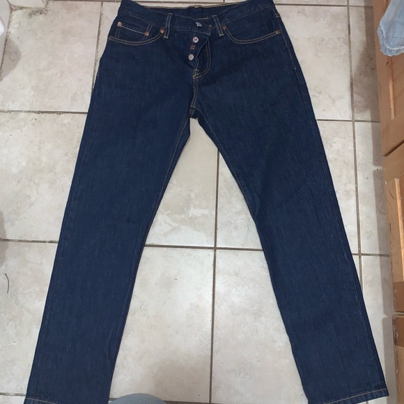 New LEVIS classic 501 straight leg dark wash jean - Picture 3 of 4
